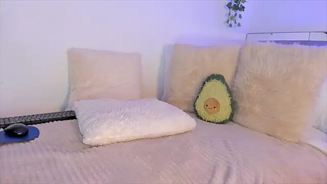Snapshot of Alissonroses chatting on March 15, 8:21 pm Alissonroses online show from March 15, 8:21 pm