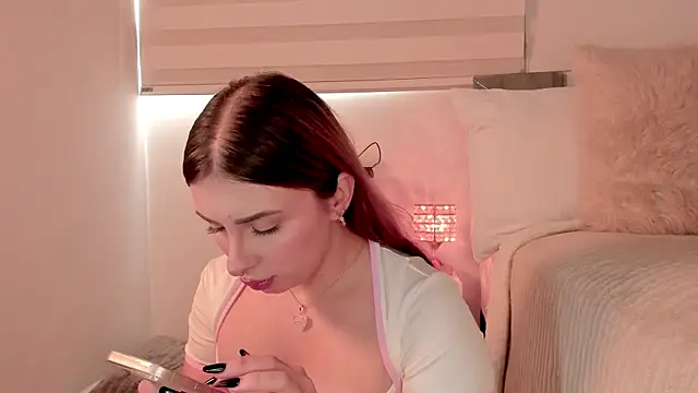 Snapshot of Alissonroses chatting on June 18, 8:36 pm Alissonroses online show from June 18, 8:36 pm