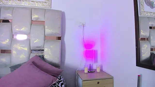 Samantha Good online show from November 29, 3:17 am