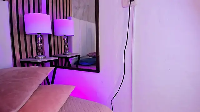 Samantha Good online show from December 22, 12:49 pm