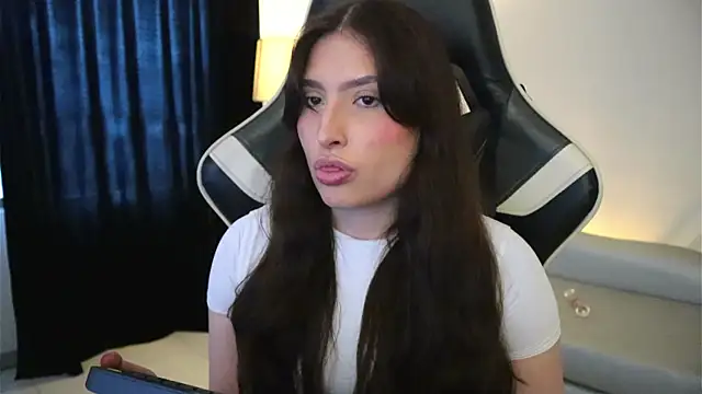 Daisha Riley online show from April 13, 12:53 pm