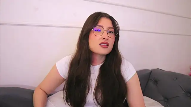 Daisha Riley online show from April 6, 12:50 pm