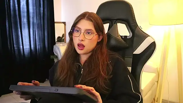 Snapshot of Daisha_Riley chatting on November 13, 4:00 pm Daisha Riley online show from November 13, 4:00 pm