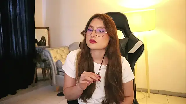 Snapshot of Daisha_Riley chatting on November 19, 3:23 pm Daisha Riley online show from November 19, 3:23 pm