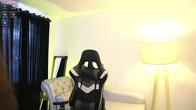 Snapshot of Daisha_Riley chatting on October 30, 4:37 pm Daisha Riley online show from October 30, 4:37 pm