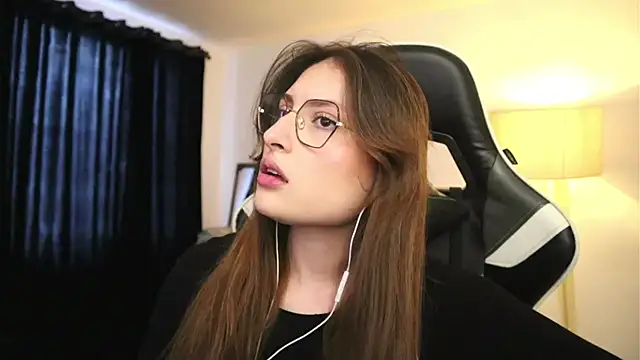 Snapshot of Daisha_Riley chatting on November 4, 3:27 pm Daisha Riley online show from November 4, 3:27 pm