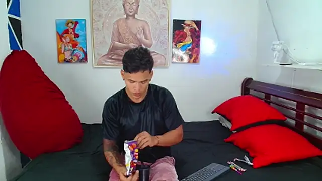 Snapshot of Andres_Santos777 chatting on December 23, 5:17 am Andres Santos777 online show from December 23, 5:17 am