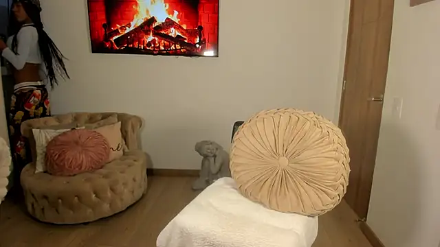 Snapshot of valeria_montess chatting on October 22, 10:52 pm valeria montess online show from October 22, 10:52 pm