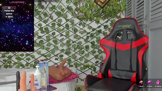 dani-lue online show from November 15, 1:04 pm