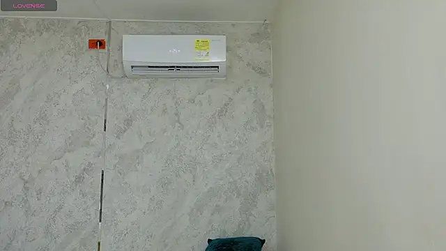 dani-lue online show from May 21, 1:52 pm