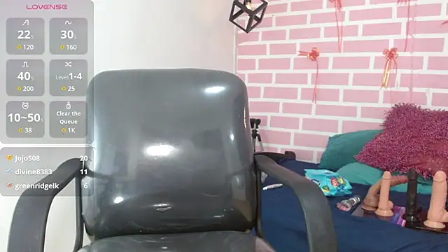 Snapshot of dani-lue chatting on March 1, 6:21 pm dani-lue online show from March 1, 6:21 pm
