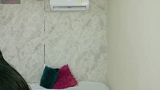 dani-lue online show from May 22, 1:42 pm