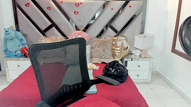 Snapshot of natalia5560 chatting on October 15, 1:08 pm natalia5560 online show from October 15, 1:08 pm