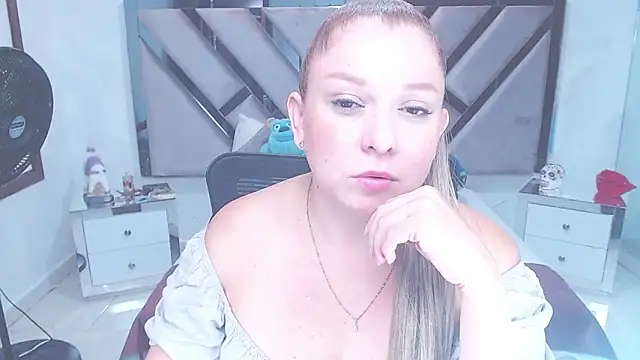 Snapshot of natalia5560 chatting on March 10, 2:48 pm natalia5560 online show from March 10, 2:48 pm