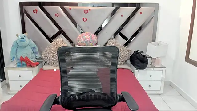 Snapshot of natalia5560 chatting on November 6, 1:48 pm natalia5560 online show from November 6, 1:48 pm