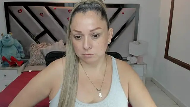 Snapshot of natalia5560 chatting on October 27, 1:12 pm natalia5560 online show from October 27, 1:12 pm