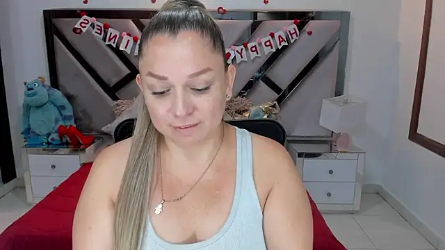 Snapshot of natalia5560 chatting on October 2, 12:41 pm natalia5560 online show from October 2, 12:41 pm