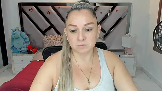 Snapshot of natalia5560 chatting on October 11, 1:45 pm natalia5560 online show from October 11, 1:45 pm