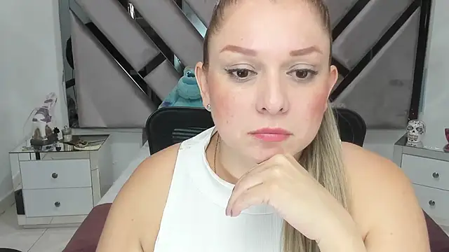 Snapshot of natalia5560 chatting on March 19, 2:35 pm natalia5560 online show from March 19, 2:35 pm