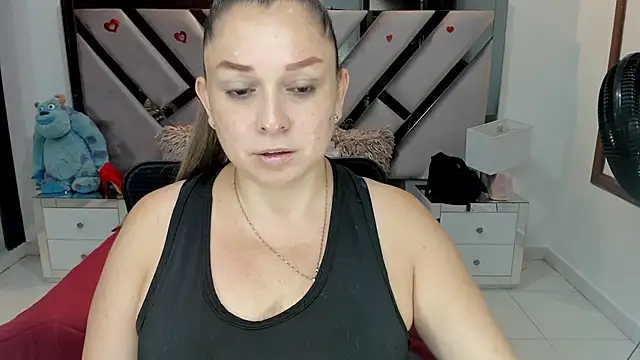 Snapshot of natalia5560 chatting on October 7, 1:01 pm natalia5560 online show from October 7, 1:01 pm