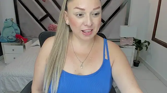 Snapshot of natalia5560 chatting on November 30, 1:34 pm natalia5560 online show from November 30, 1:34 pm