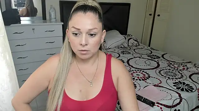 Snapshot of natalia5560 chatting on December 4, 6:40 pm natalia5560 online show from December 4, 6:40 pm