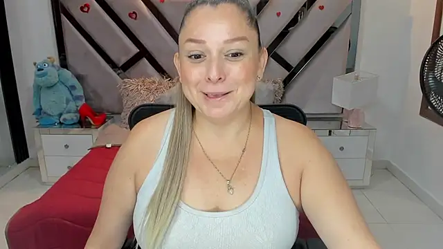 Snapshot of natalia5560 chatting on October 9, 1:00 pm natalia5560 online show from October 9, 1:00 pm