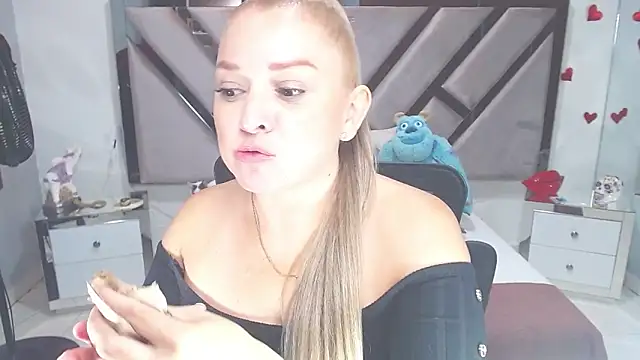 Snapshot of natalia5560 chatting on March 1, 2:34 pm natalia5560 online show from March 1, 2:34 pm
