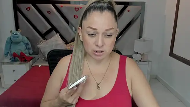 Snapshot of natalia5560 chatting on October 25, 1:23 pm natalia5560 online show from October 25, 1:23 pm