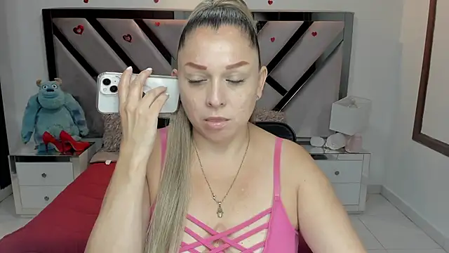 Snapshot of natalia5560 chatting on October 23, 12:37 pm natalia5560 online show from October 23, 12:37 pm