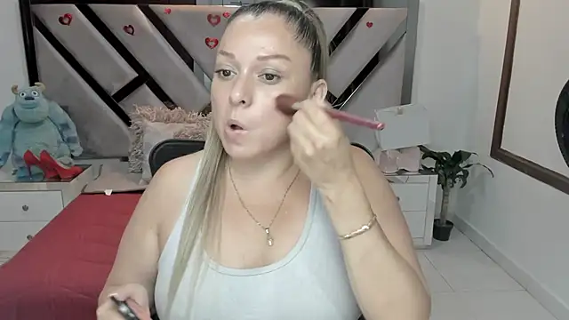 Snapshot of natalia5560 chatting on November 10, 1:27 pm natalia5560 online show from November 10, 1:27 pm