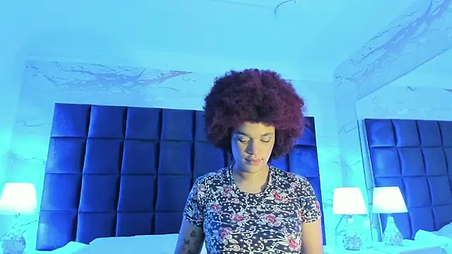 loladupont online show from February 25, 3:07 am