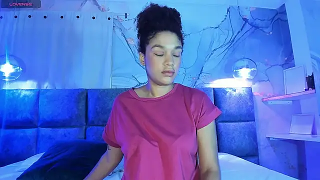 loladupont online show from March 18, 11:33 am