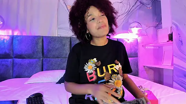 loladupont online show from March 20, 11:38 am