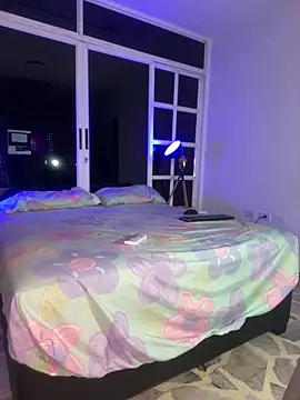 loladupont online show from April 5, 2:51 am