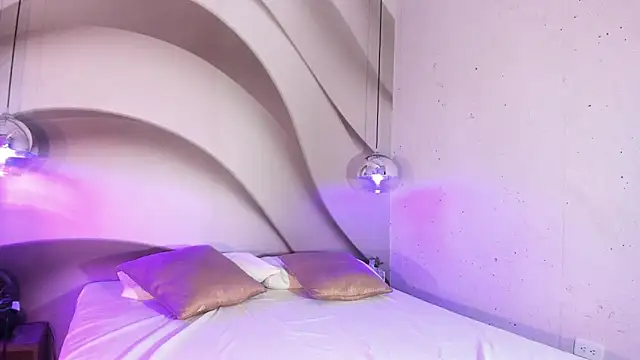 loladupont online show from November 9, 3:21 am