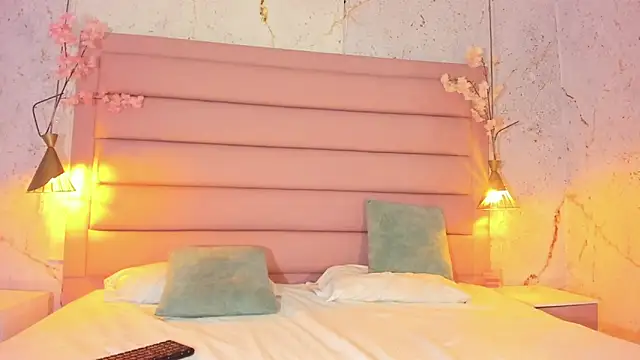 loladupont online show from October 19, 3:09 am