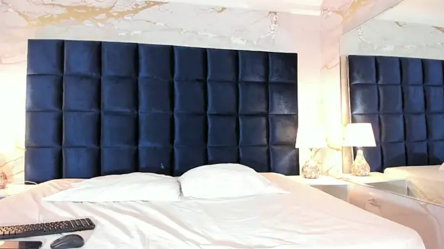 loladupont online show from February 27, 3:07 am