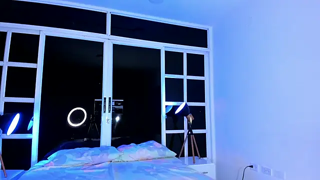 loladupont online show from March 29, 2:46 am