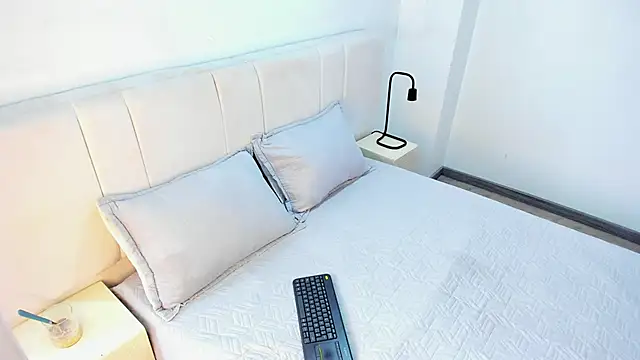 Snapshot of AbrilSonne chatting on February 16, 3:27 pm AbrilSonne online show from February 16, 3:27 pm