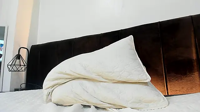 Snapshot of AbrilSonne chatting on March 19, 4:57 am AbrilSonne online show from March 19, 4:57 am