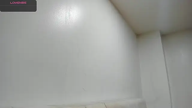 Snapshot of AbrilSonne chatting on March 6, 8:27 pm AbrilSonne online show from March 6, 8:27 pm