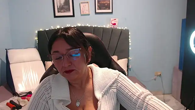 AngelRouss online show from March 1, 11:06 am