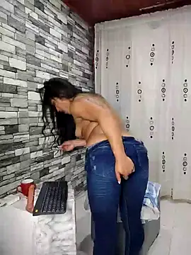 lovelypocahontas11 online show from January 5, 5:20 am