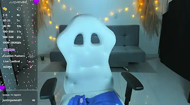 lovelypocahontas11 online show from January 24, 2:07 am