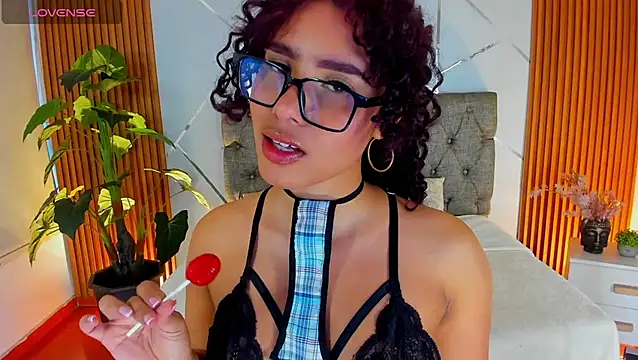 Snapshot of charlottee_white chatting on November 25, 9:48 pm charlottee white online show from November 25, 9:48 pm