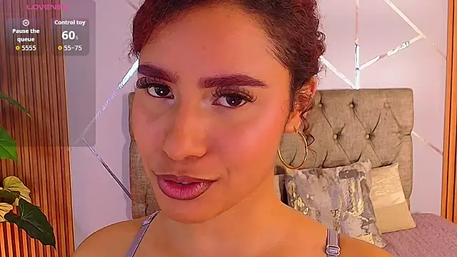 charlottee white online show from March 4, 10:06 pm