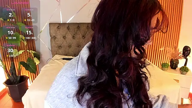 charlottee white online show from January 6, 9:30 pm