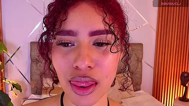 charlottee white online show from March 18, 8:43 pm