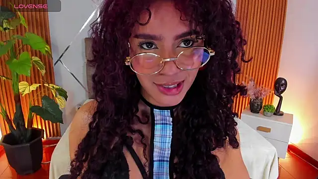 charlottee white online show from December 17, 8:36 pm